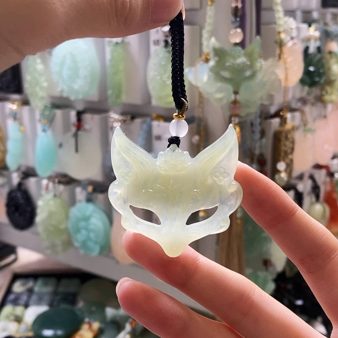 蛇纹石玉未镶嵌颈饰