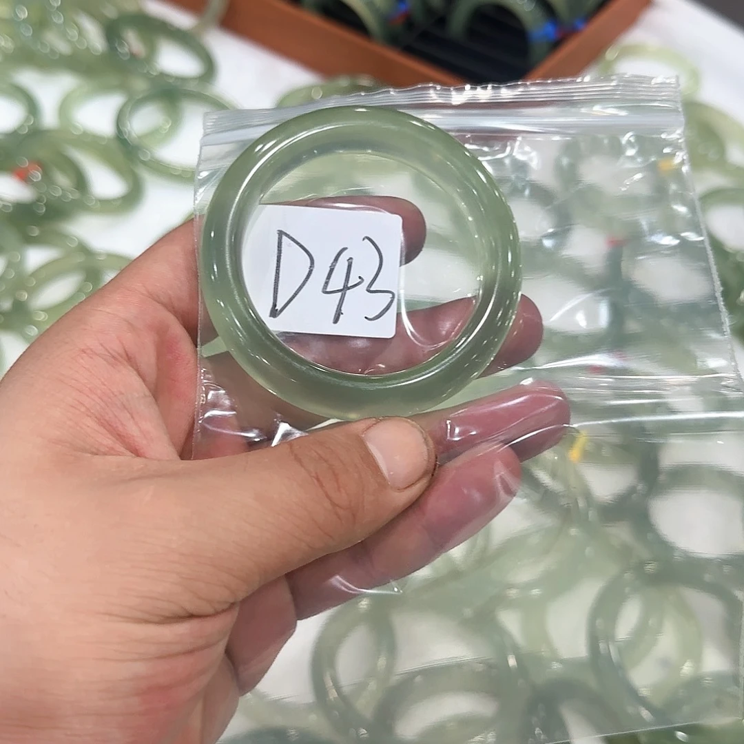 呼****蛇纹石玉未镶嵌手镯