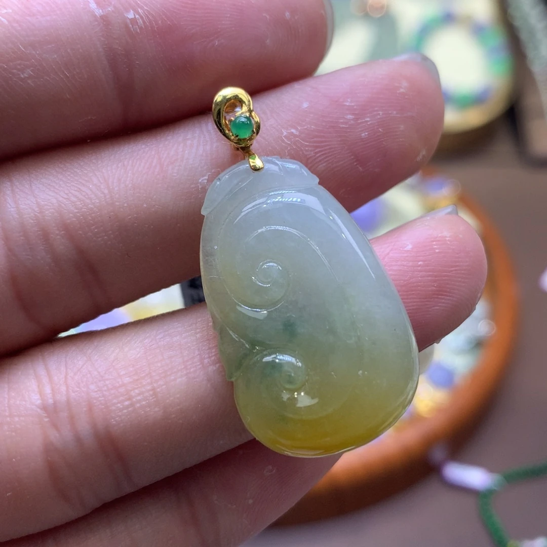 翡翠18K金镶嵌颈饰