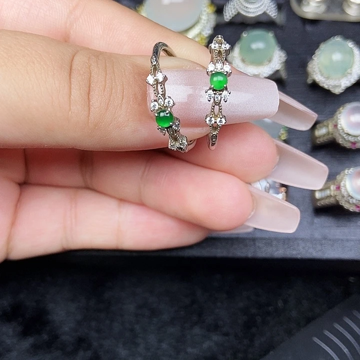 颈饰未镶嵌翡翠  戒指