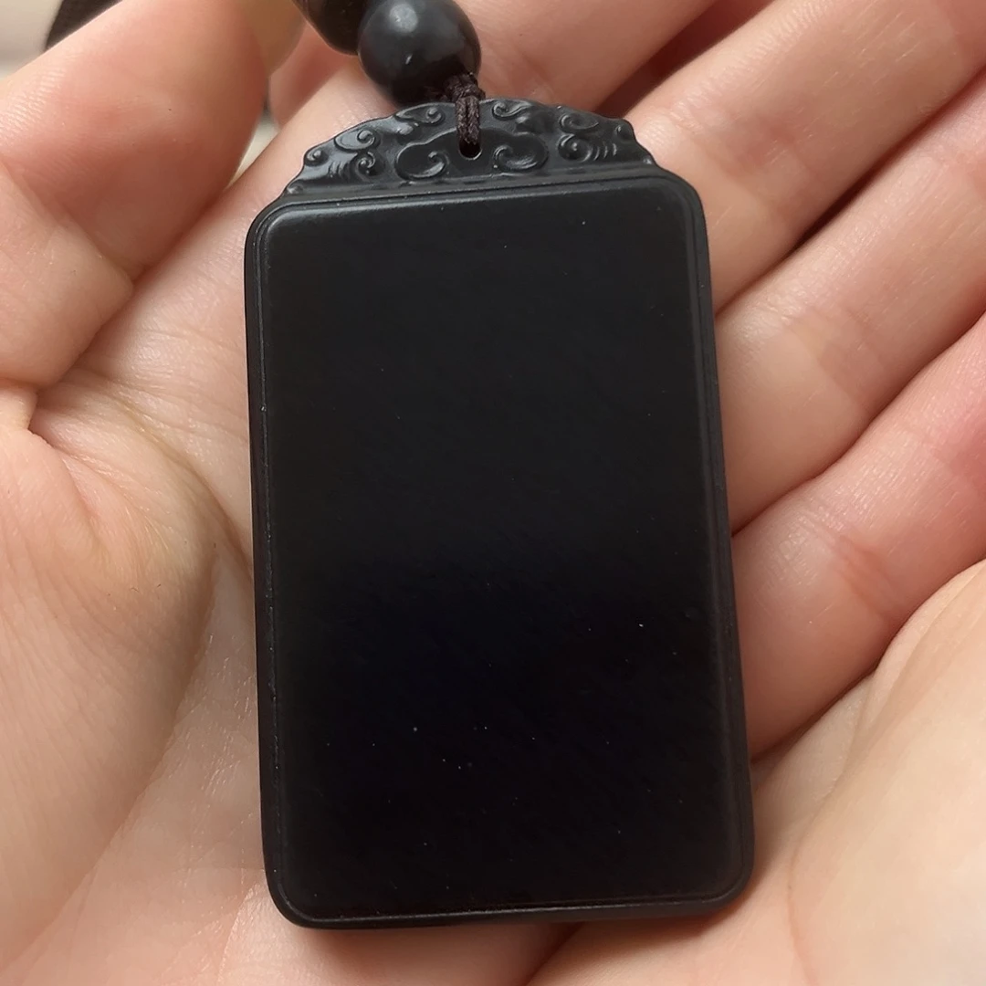 和田玉（墨玉）未镶嵌颈饰名*羊脂