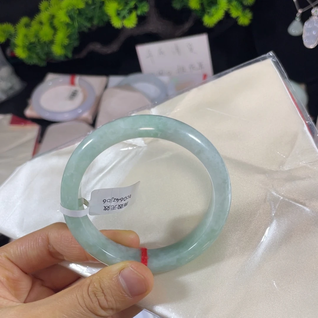 未镶嵌手镯翡翠天然翡翠手镯