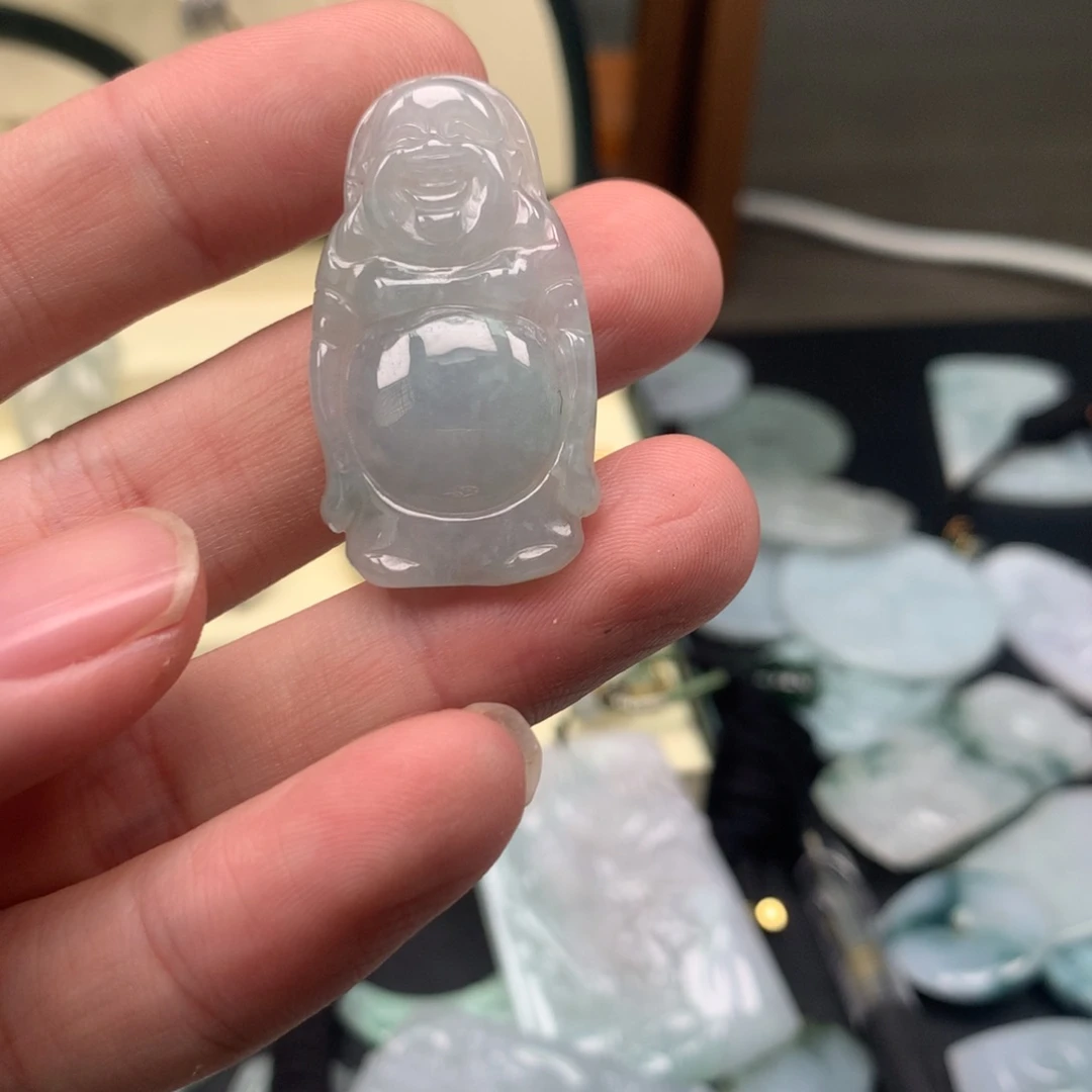 翡翠未镶嵌颈饰站佛