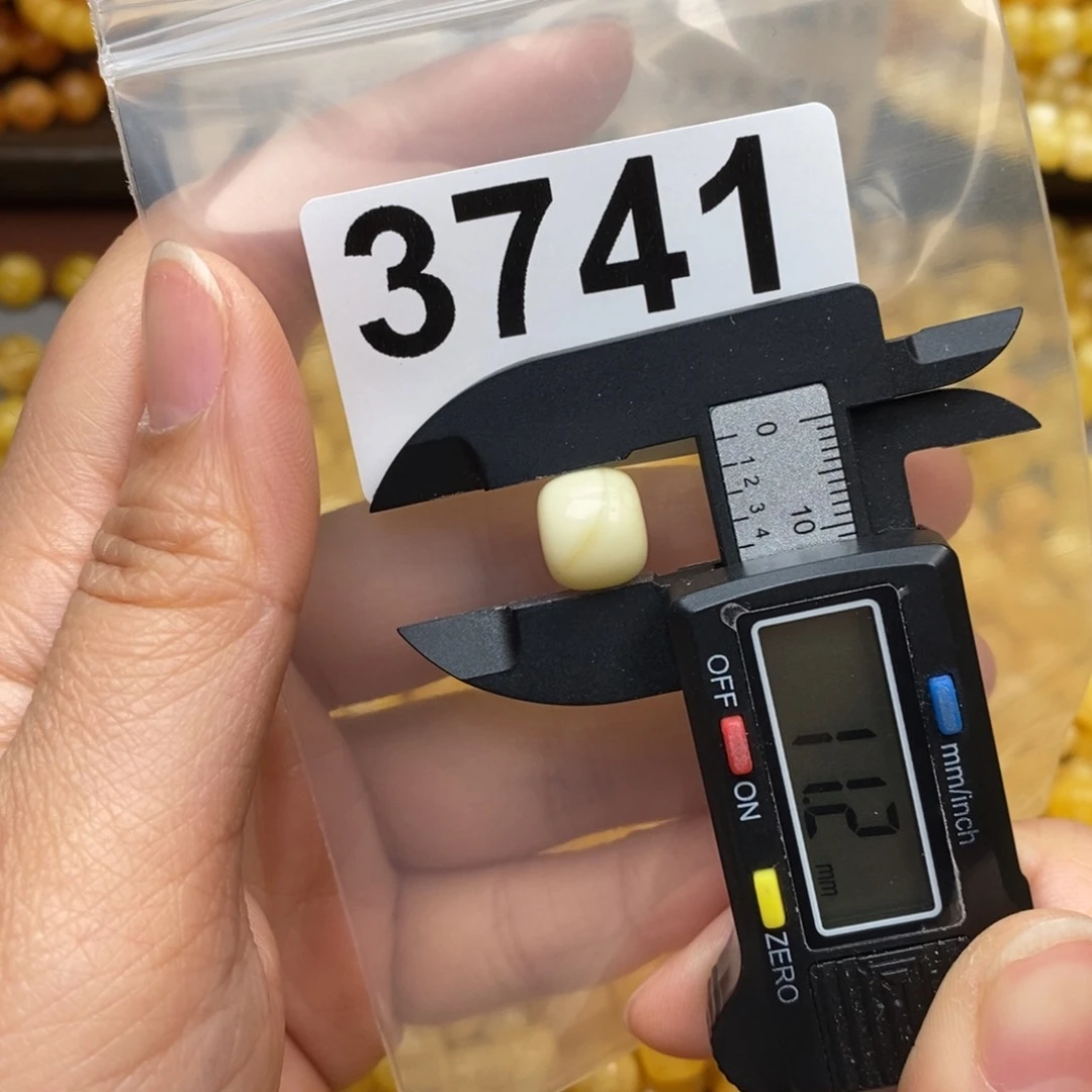 蜜蜡珠宝奇石未镶嵌