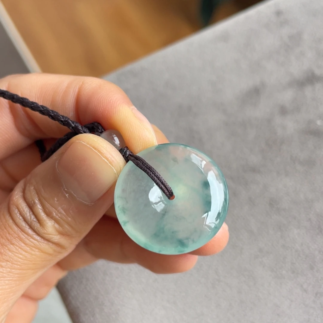 翡翠未镶嵌颈饰飘花