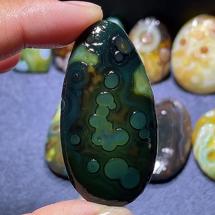 玛瑙/玉髓未镶嵌珠宝奇石