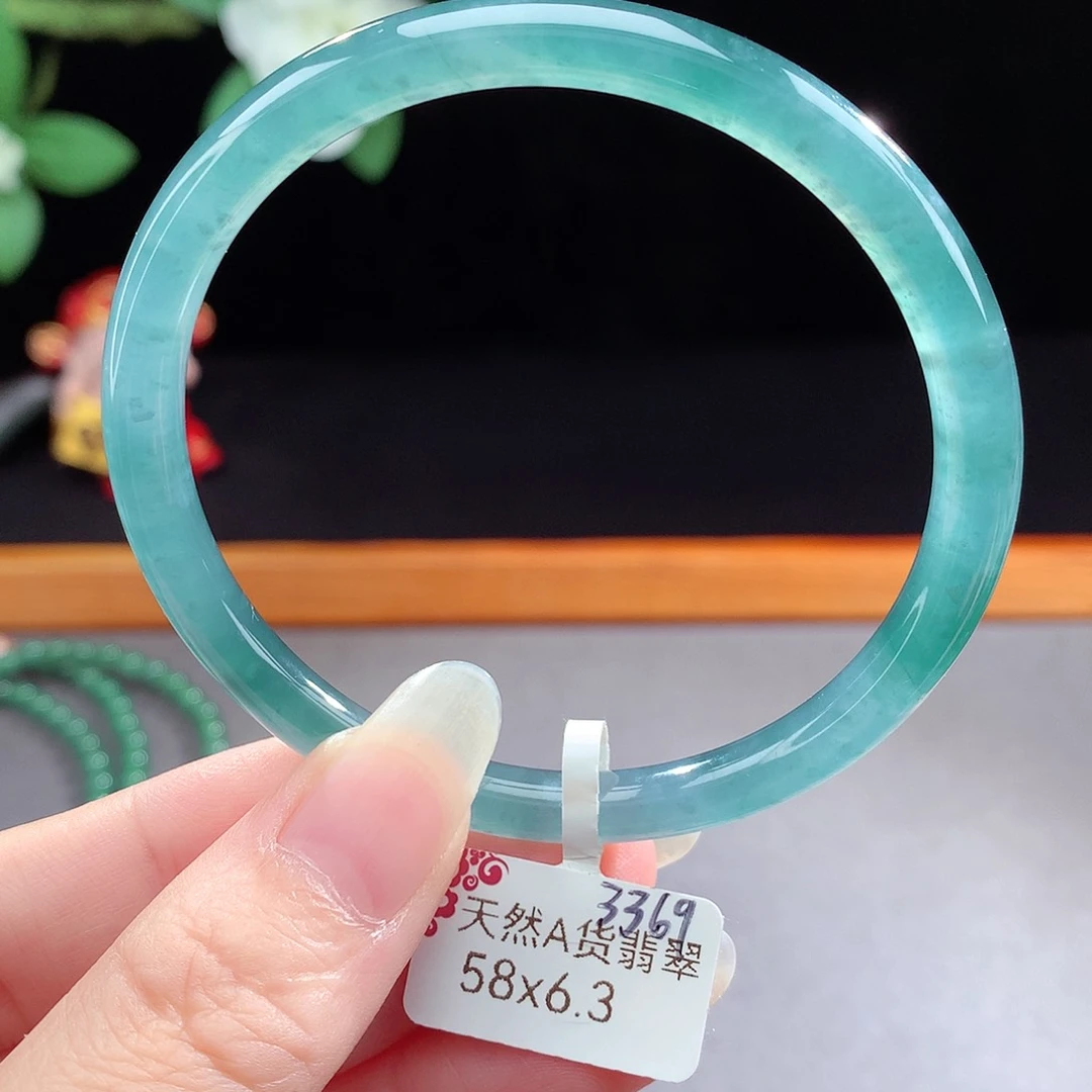 未镶嵌手镯（圆镯）翡翠