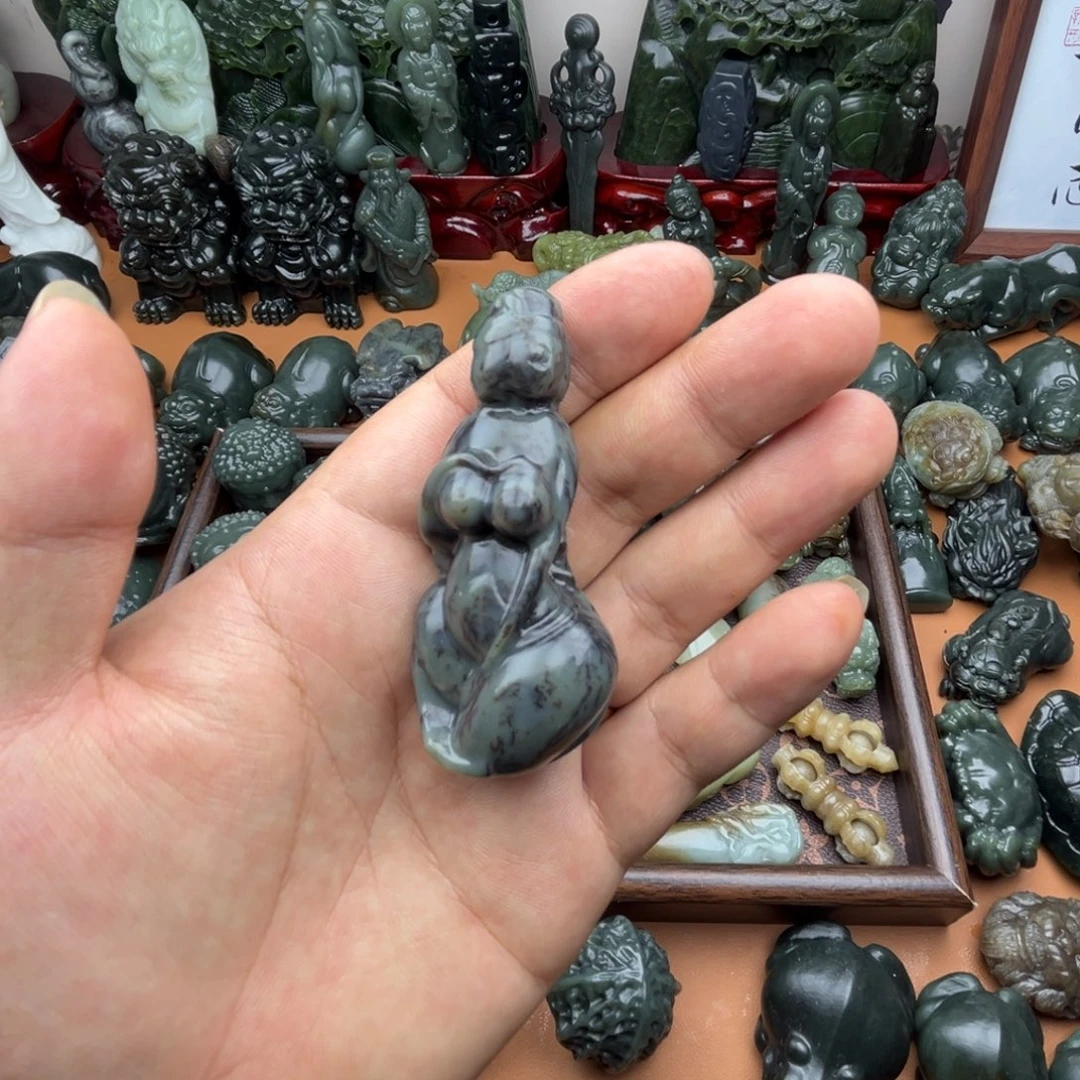 和田玉未镶嵌把件