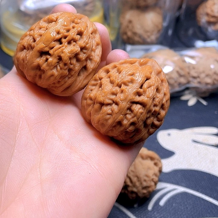 文玩核桃吊坠红锦鲤一对