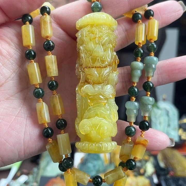 蛇纹石玉未镶嵌颈饰