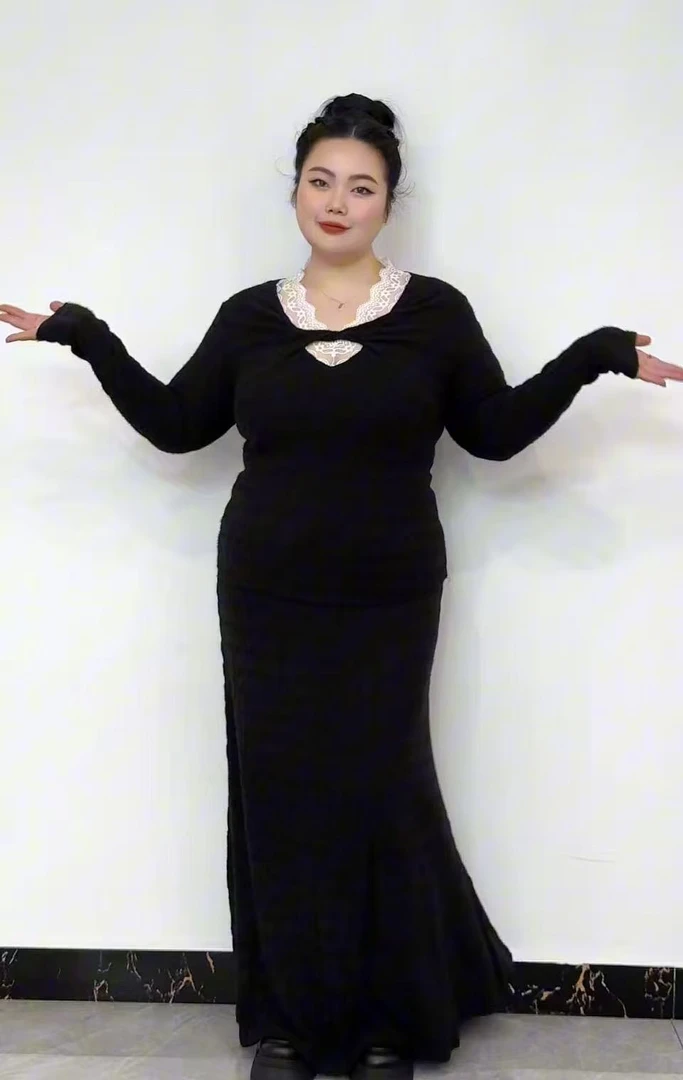 2025韩系设计感纯欲风精致女人味拼蕾丝上衣+鱼尾裙大码套装6527