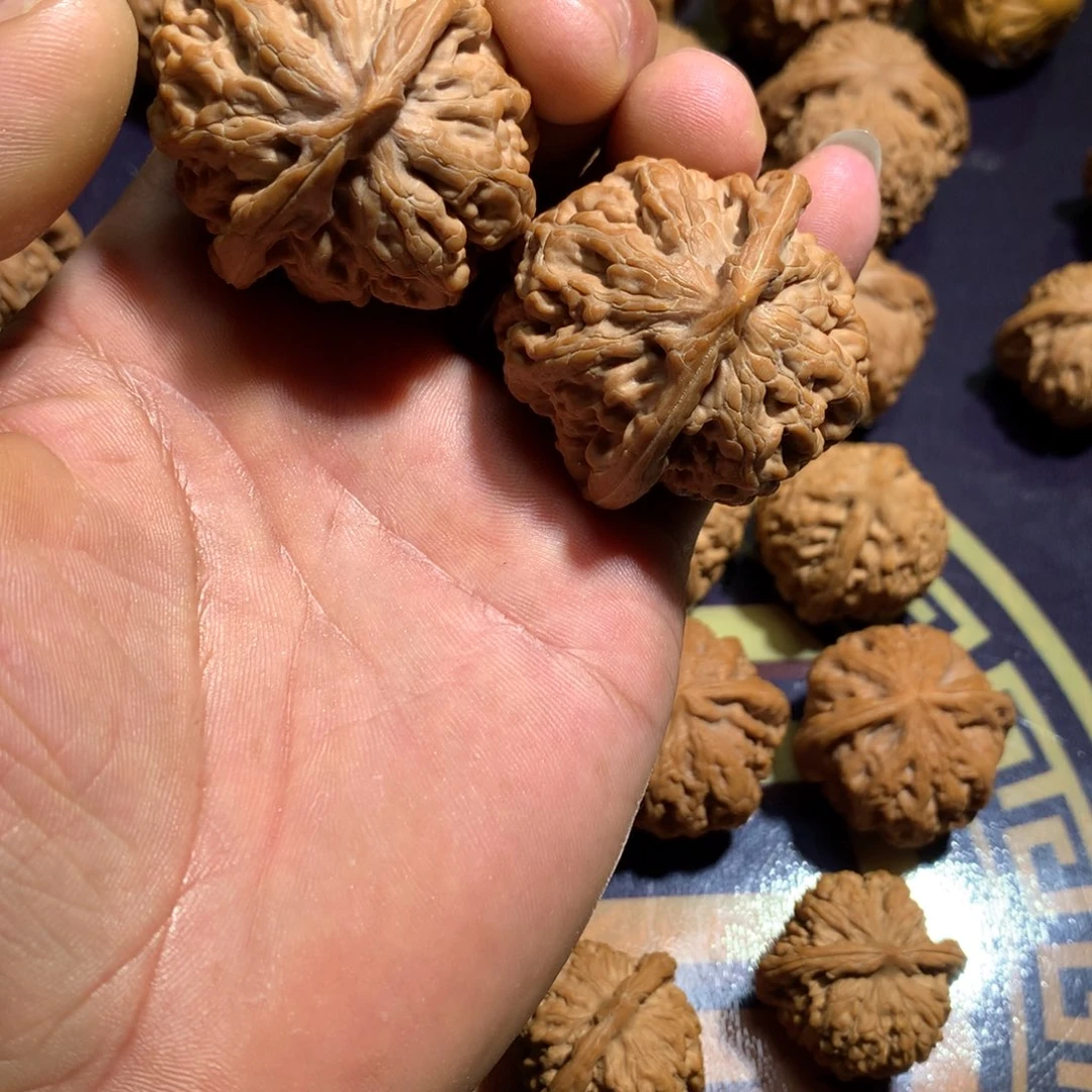 鹈***顶文玩核桃把件凤凰台43