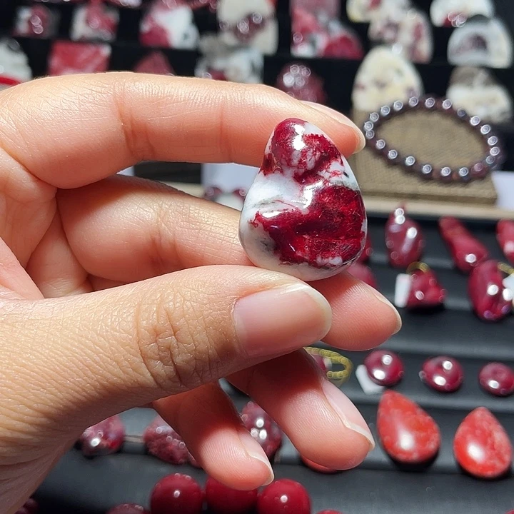 天然辰砂原石吊坠