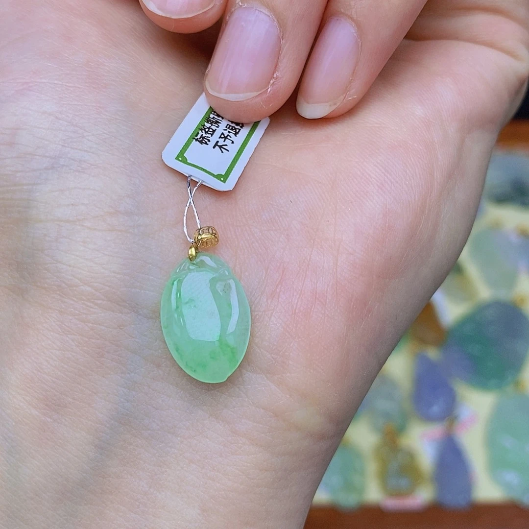 翡翠颈饰18K金镶嵌翡翠