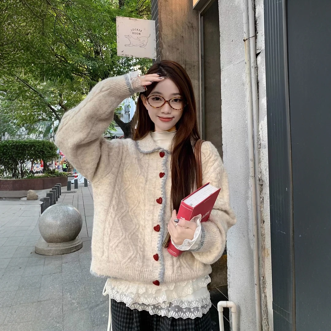 韩系慵懒温柔风娃娃领针织开衫外套女秋冬内搭爱心扣软糯毛衣上衣