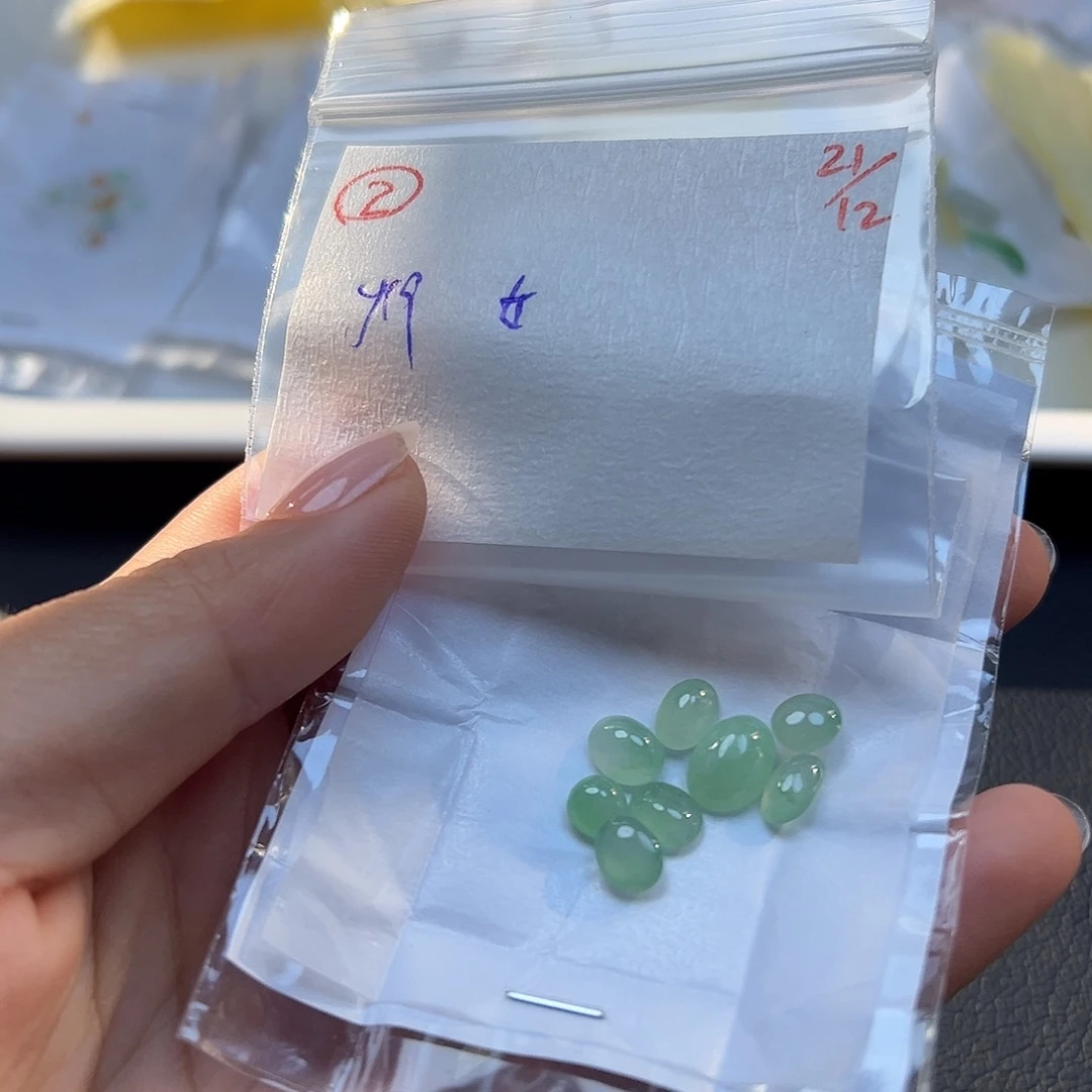 女***巫定制翡翠未镶嵌翡翠