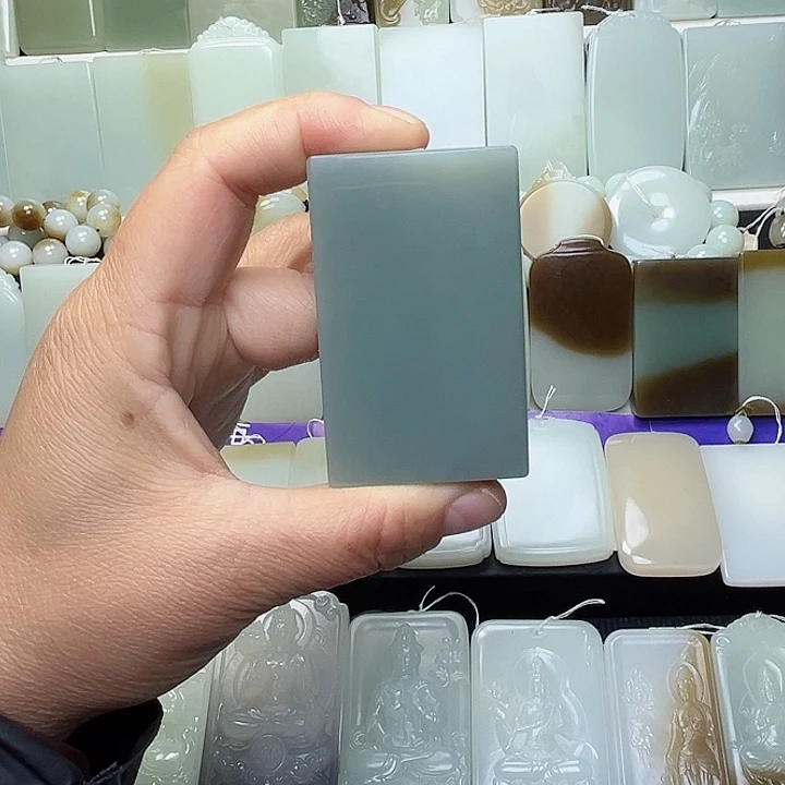 颈饰未镶嵌和田玉清****?