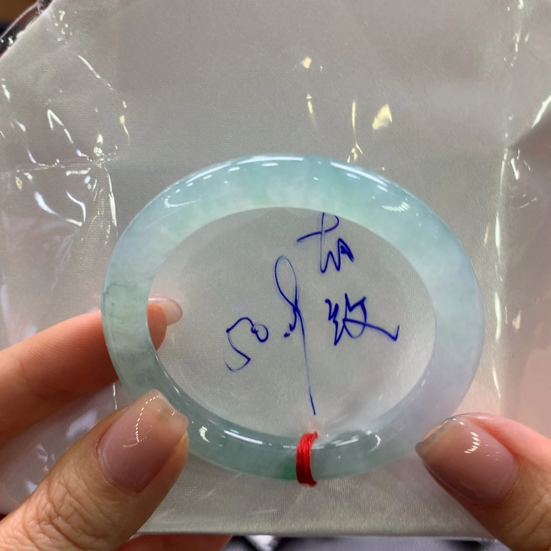 翡翠手镯未镶嵌翡翠手镯
