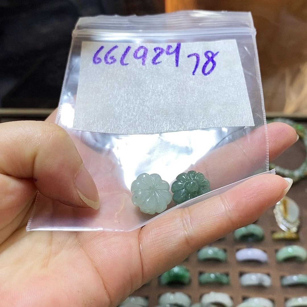 未镶嵌定制翡翠米*