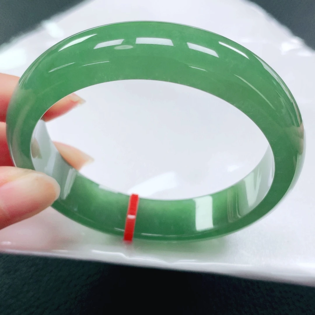 翡翠手镯未镶嵌58圈