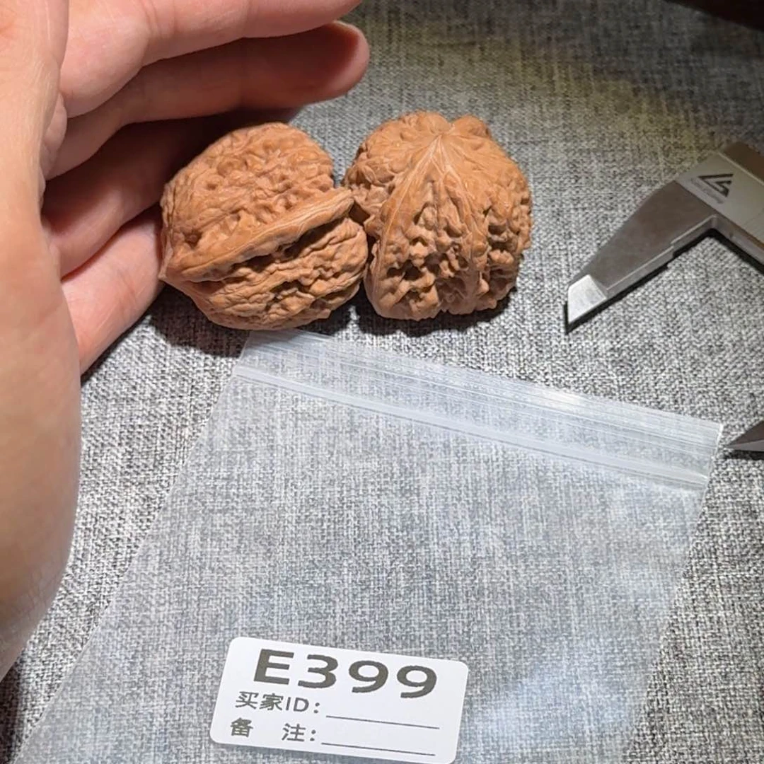 K***S文玩核桃吊坠凹底399