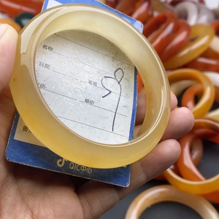 未镶嵌手镯石英质玉