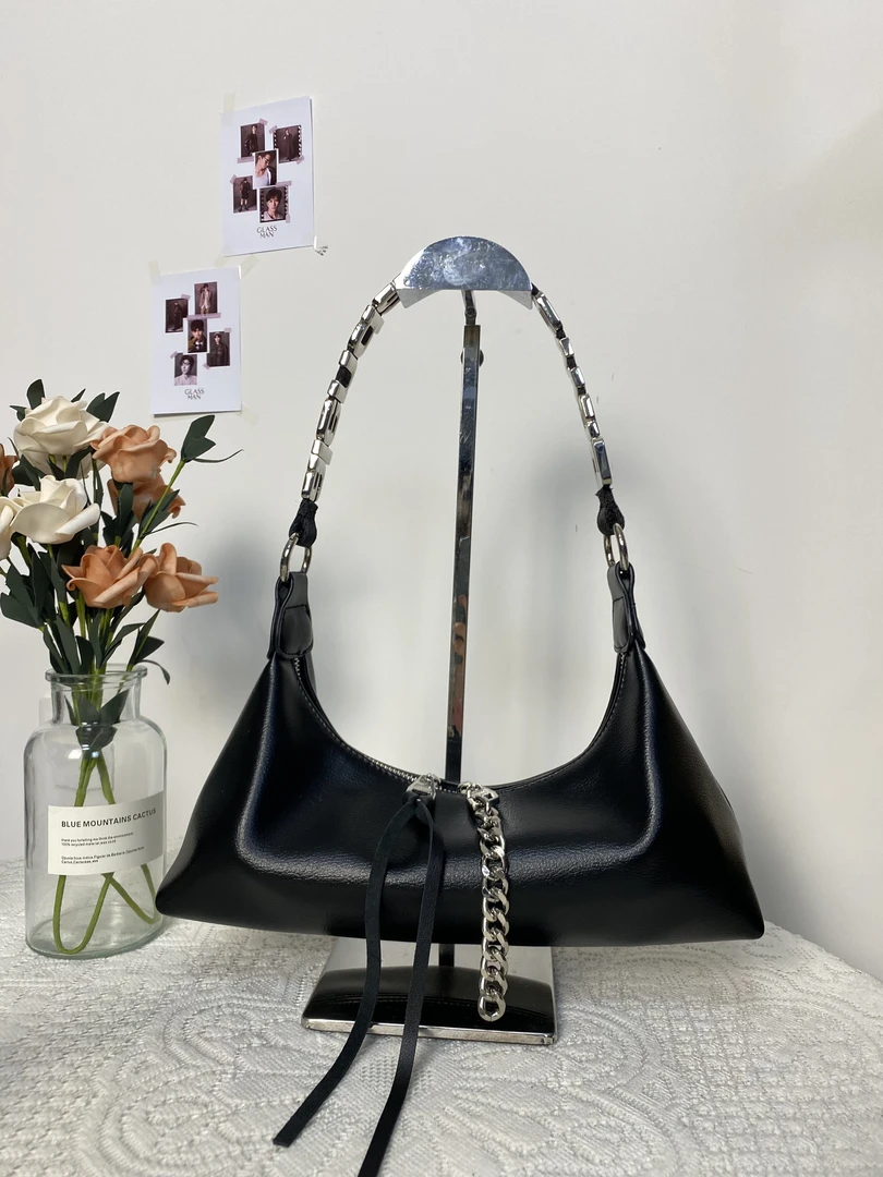 时尚界宠儿2025新款爆款腋下牛角女包经典百搭款可斜挎高品质