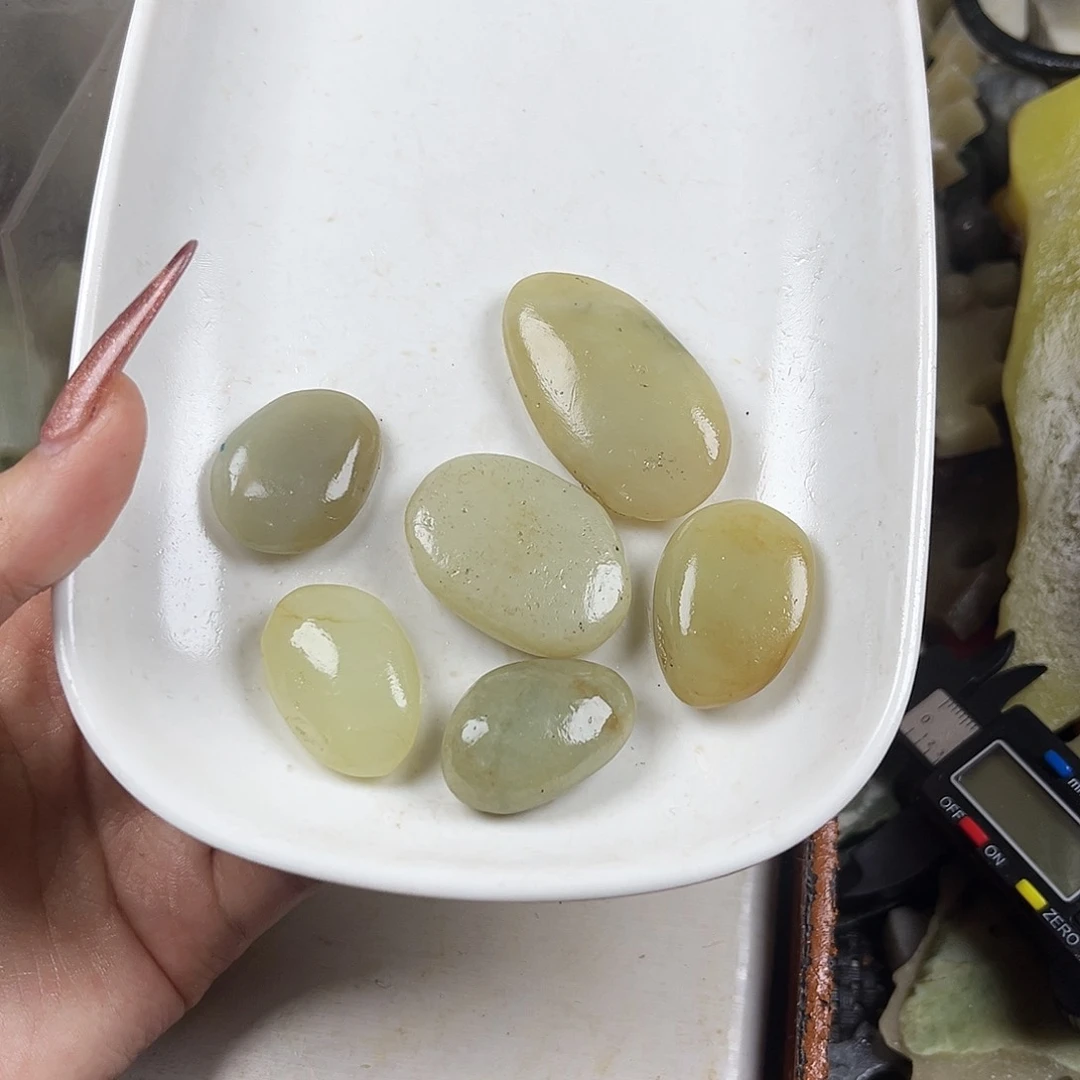 颈饰未镶嵌和田玉（糖玉）