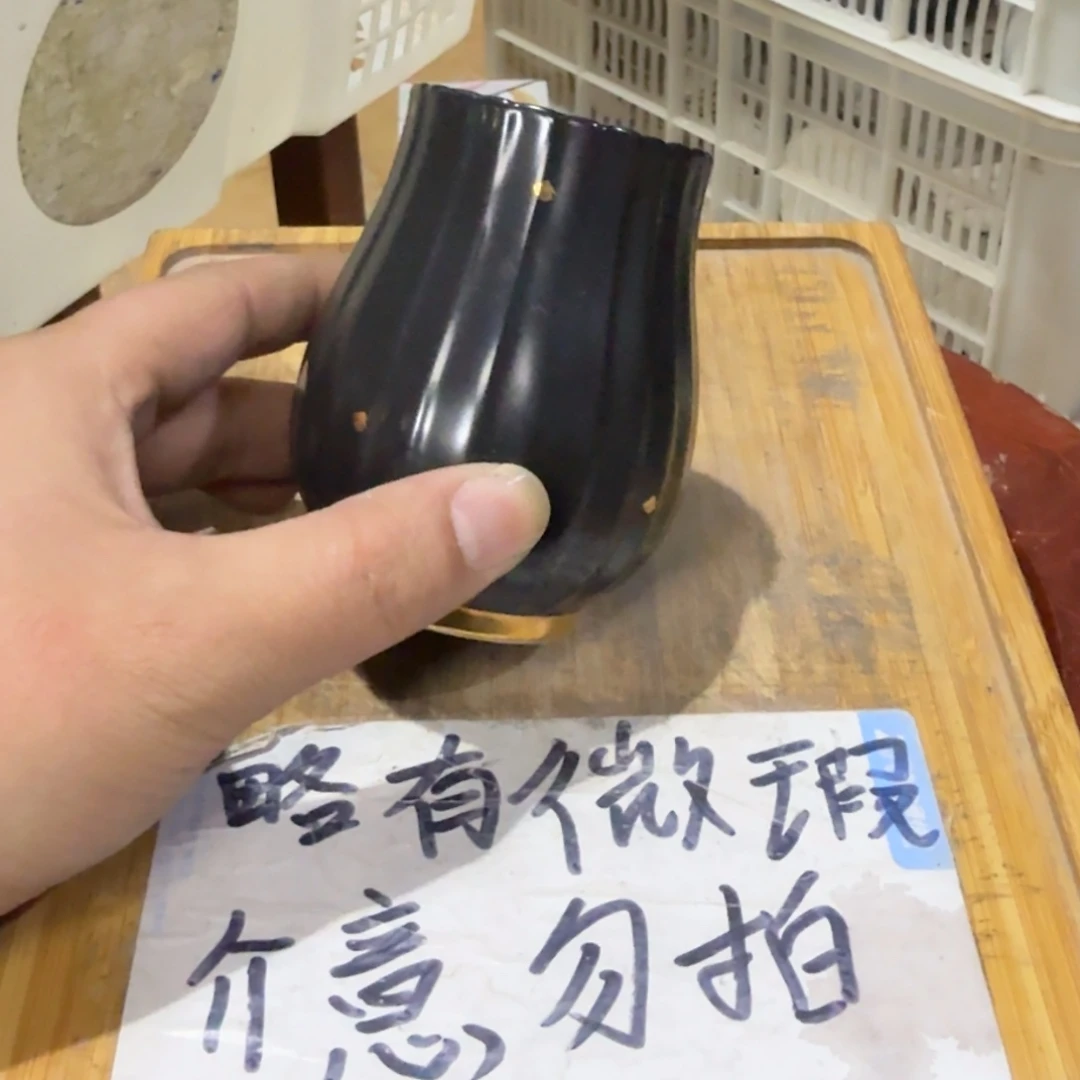 微瑕疵介意勿拍陶瓷器皿W863