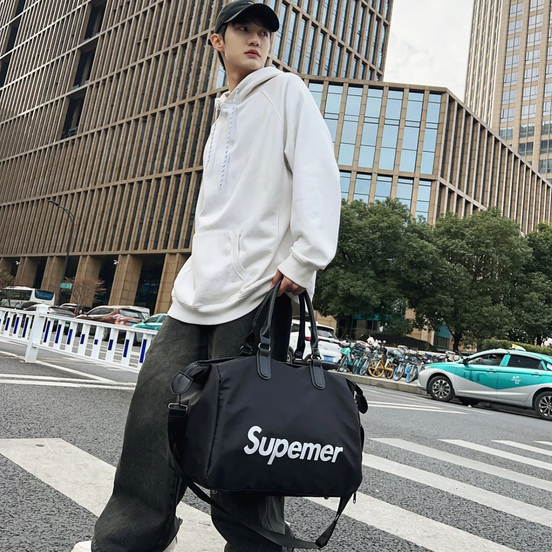 大容量男女通用韩版休闲简约斜挎旅行包可装衣服行李适合运动健身