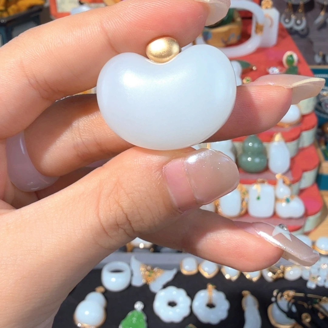 和田玉18K金镶嵌颈饰