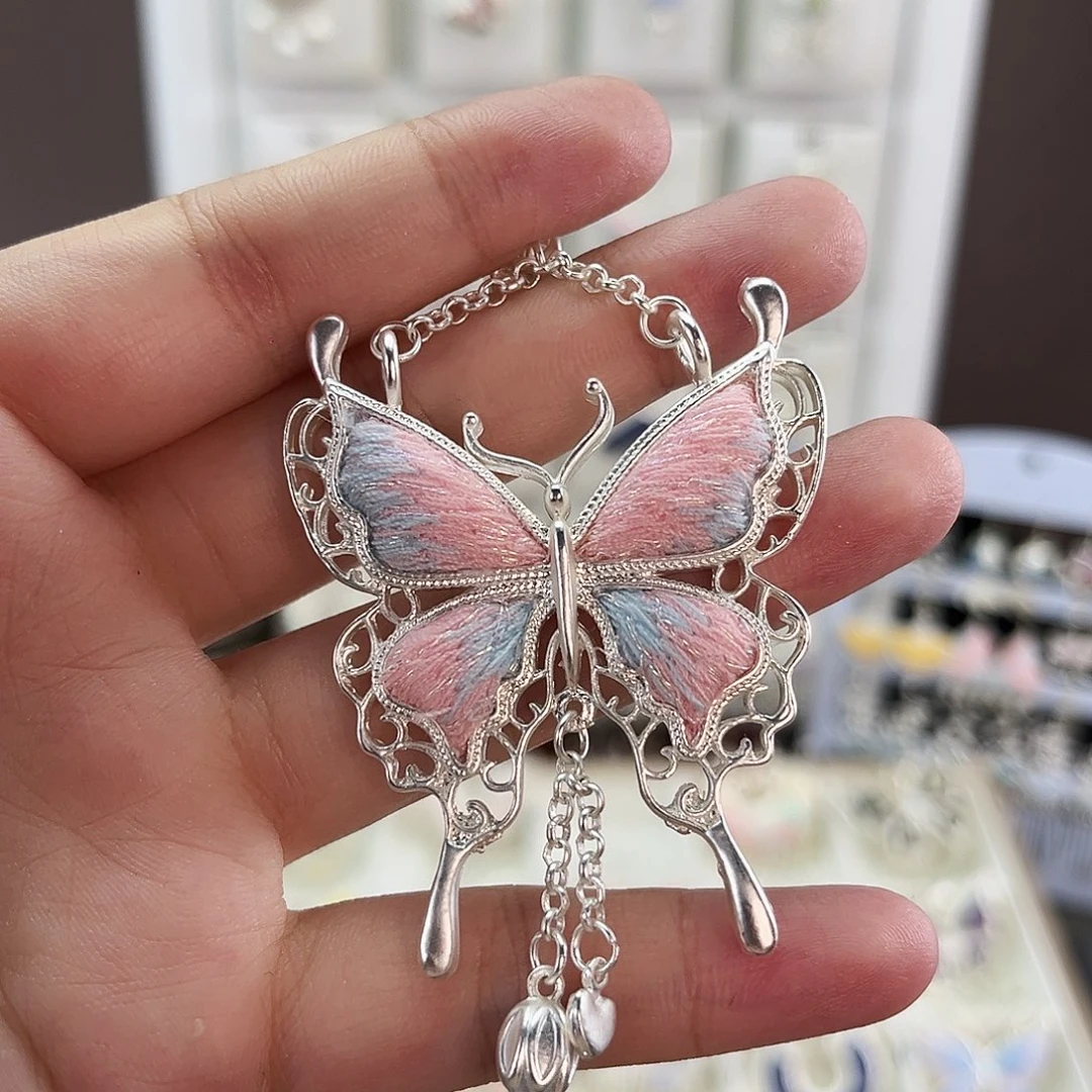 布艺合金蝴蝶吊坠