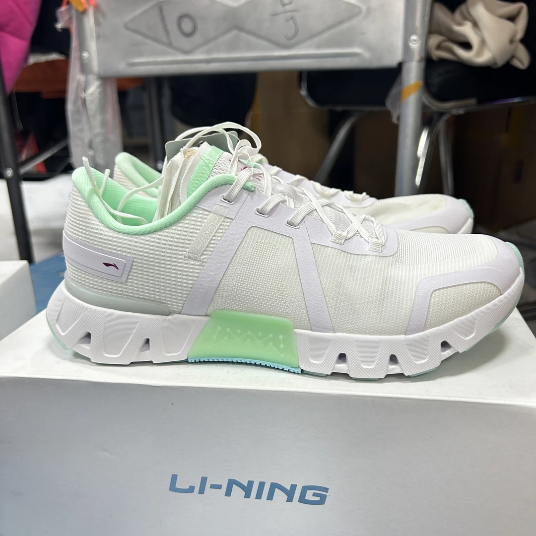 《B品以直播展示为准》鞋面发黄（X1439）李宁女运动鞋AFVT004-17