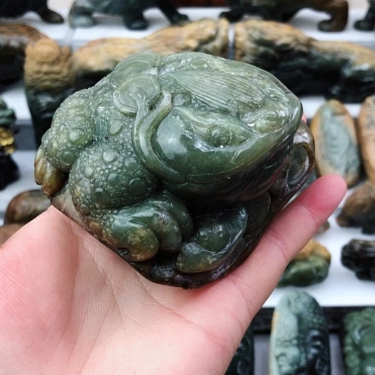 未镶嵌岫岩河磨玉（透闪石质玉）把件