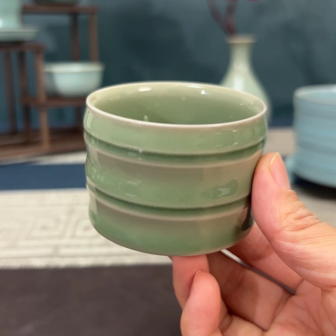 摆件汝瓷，豆绿色竹节杯，微瑕