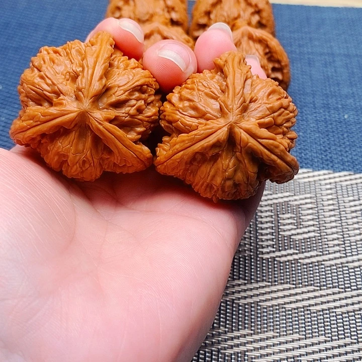 執***手文玩核桃吊坠三棱