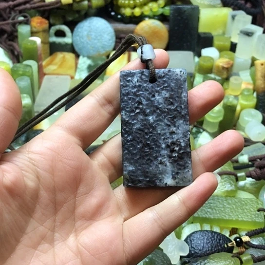 未镶嵌岫玉吊坠岫