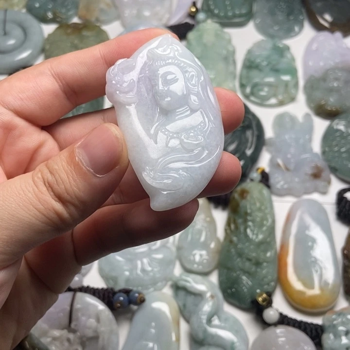 翡翠未镶嵌颈饰观音70