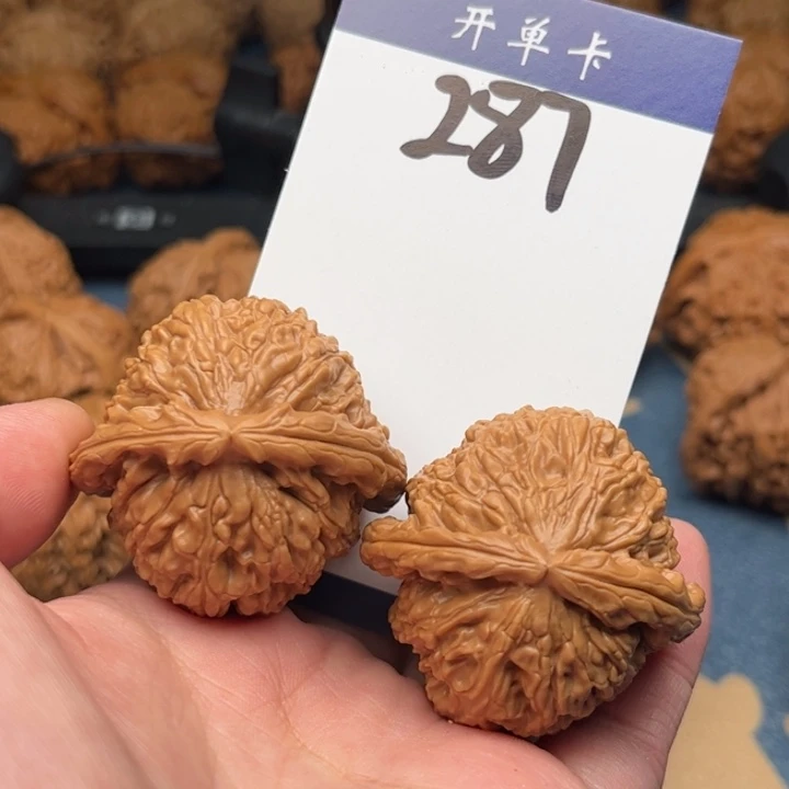 文玩核桃吊坠白狮子 42精修 287