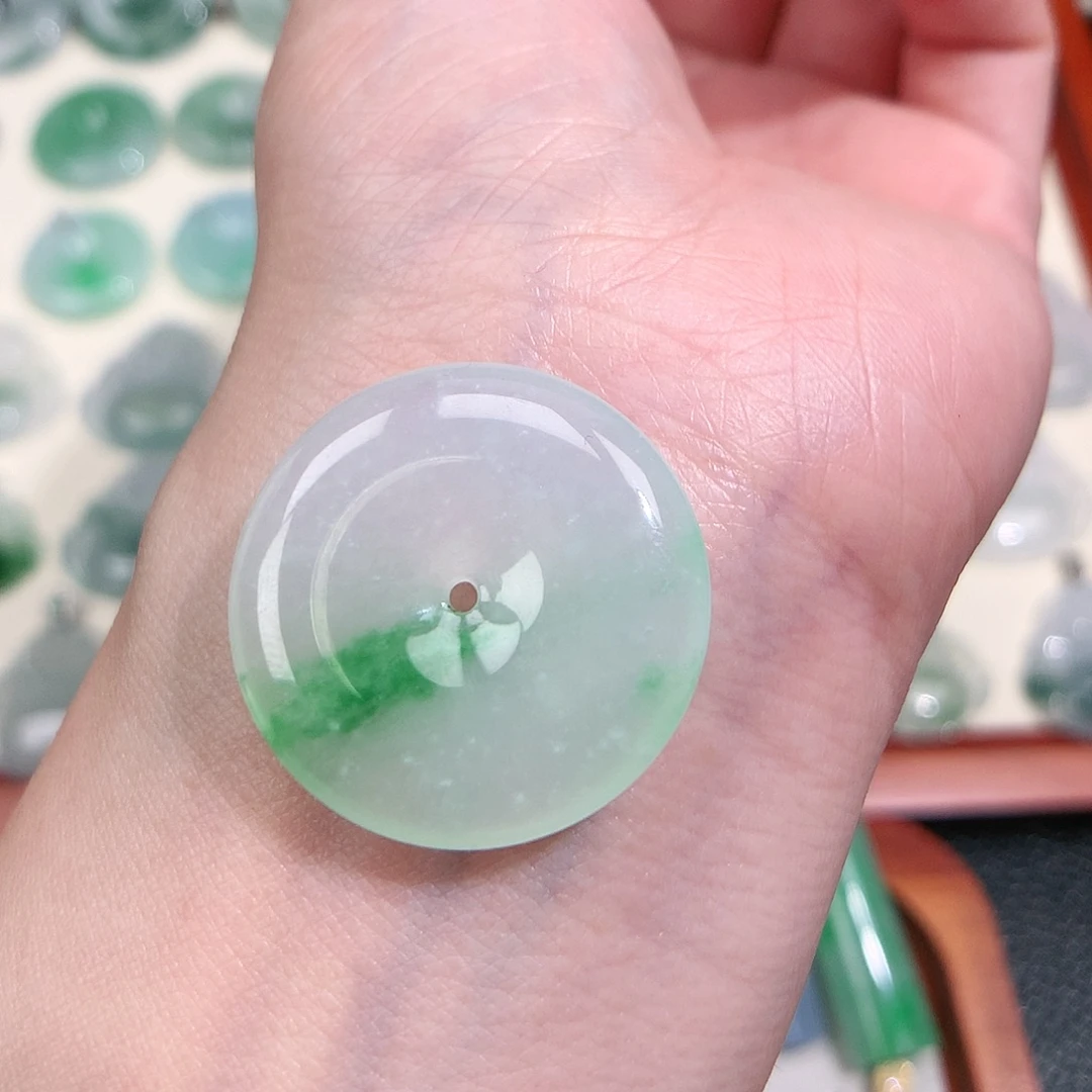 翡翠未镶嵌颈饰吊坠