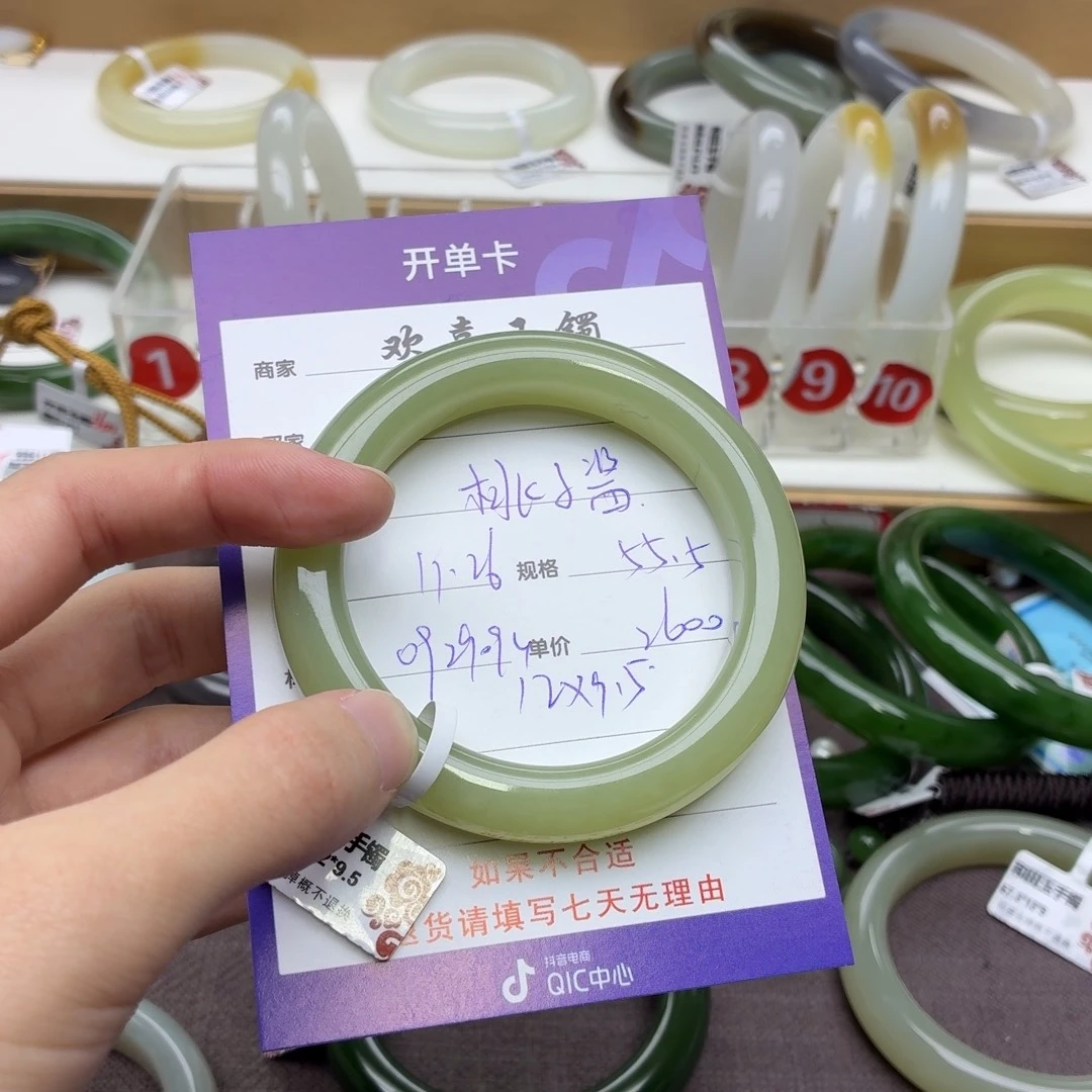桃***酱和田玉未镶嵌手镯