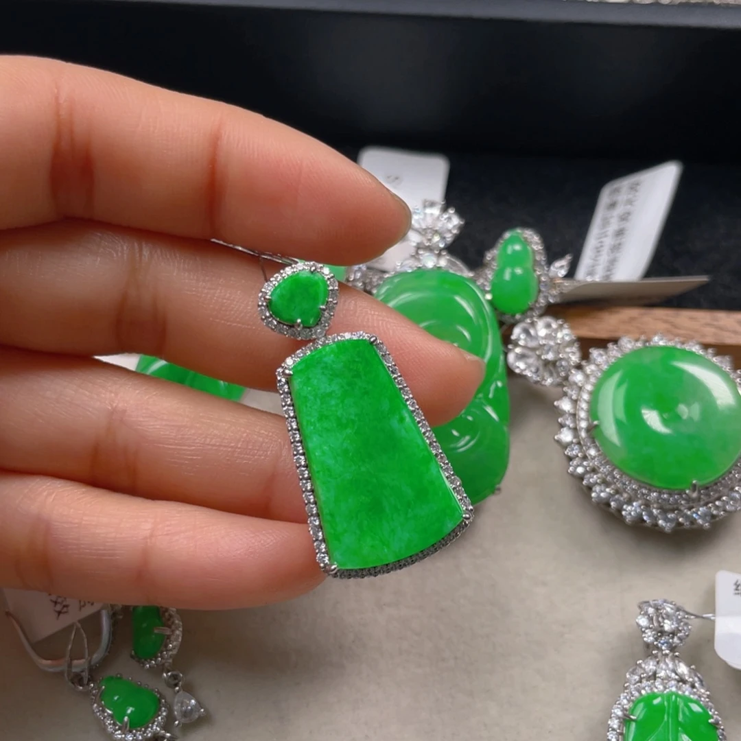 翡翠颈饰银S925镶嵌翡翠