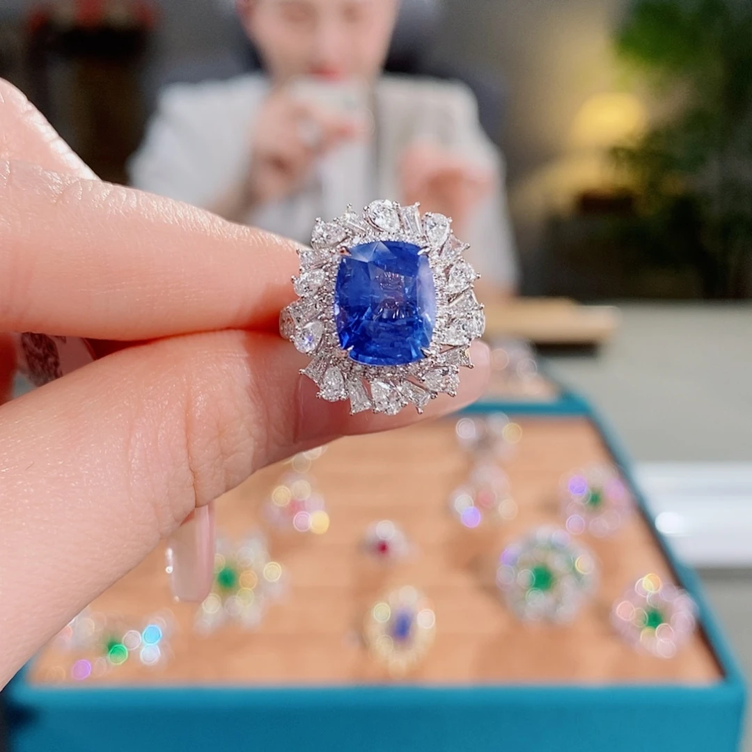 蓝宝石18K金镶嵌戒指5.09ct无烧矢车菊AIGS