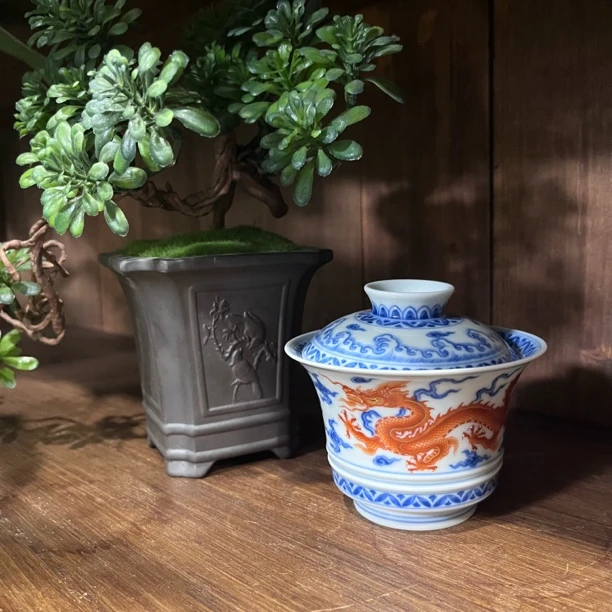 望月怀古青花矾红龙纹马蹄盖碗