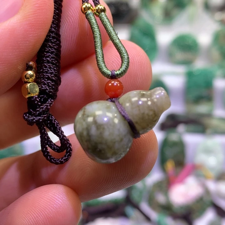 独山玉未镶嵌颈饰