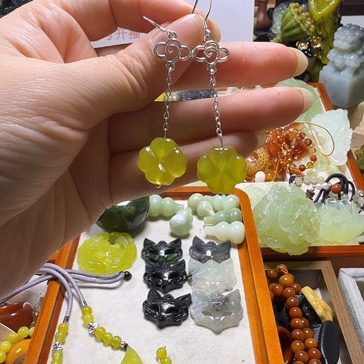 蛇纹石玉未镶嵌颈饰