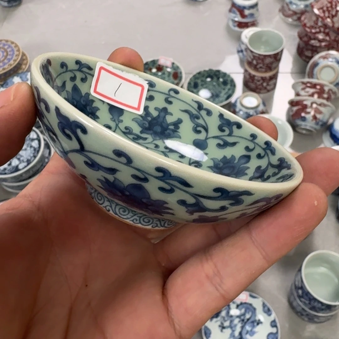 摆件清釉青花缠枝莲普洱杯