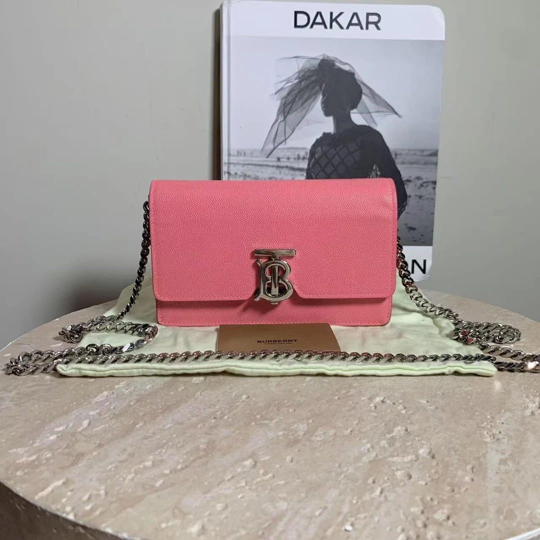 95新 BURBERRY/博柏利 壹臻/粉色银扣TB woc链条包 77694108