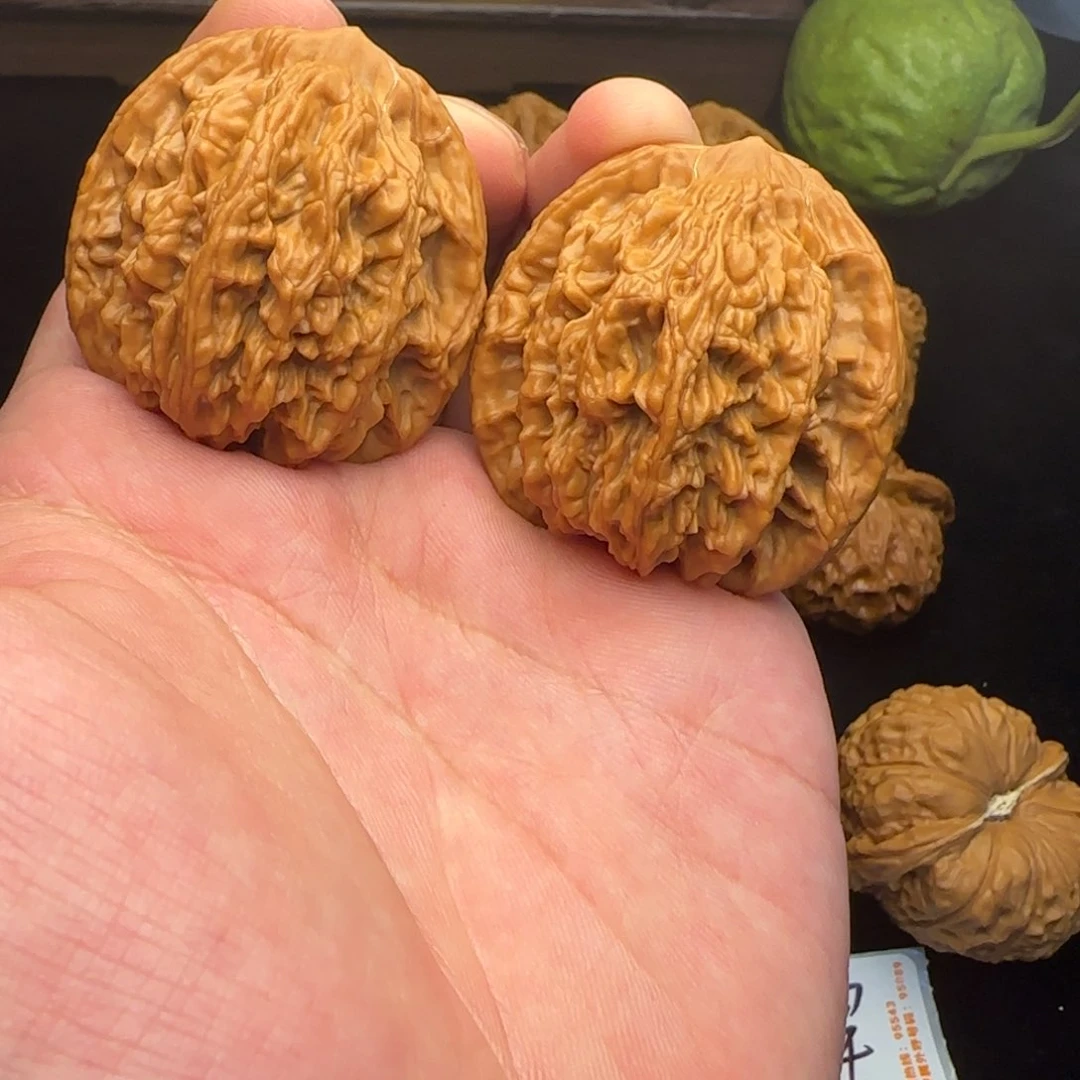 文玩核桃吊坠虎头42