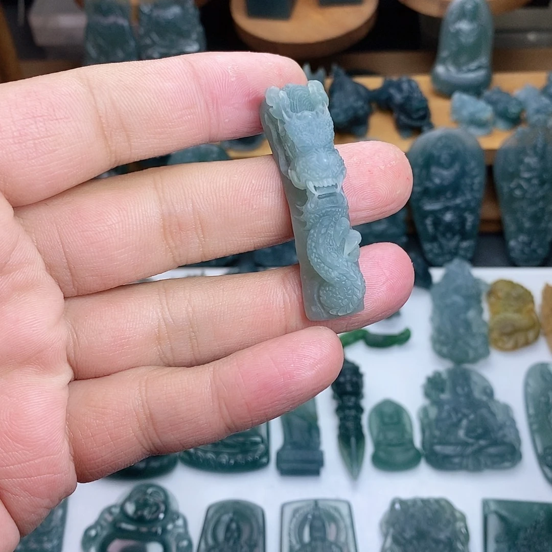 定制翡翠未镶嵌手牌